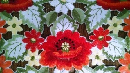 Doily Boutique Place Mat ili Doily sa crvenim makom cvijeće na antikne bijele tkanine, Veličina 15 inča